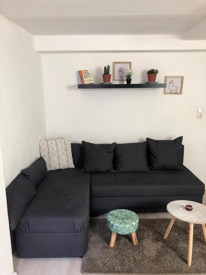 Bescheidene Untergeschoss Wohnung In Guter Lage. Koln Bagian luar foto