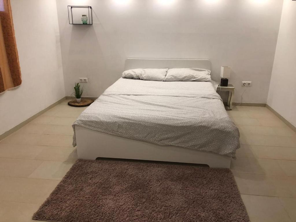 Bescheidene Untergeschoss Wohnung In Guter Lage. Koln Bagian luar foto